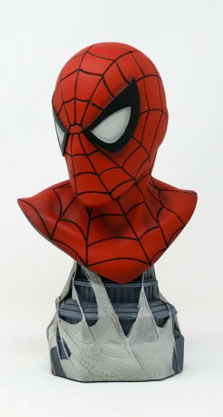 Diamond Select Legends in 3D Marvel Comic Spider - Man 1/2 Scale Resin Bust 3
