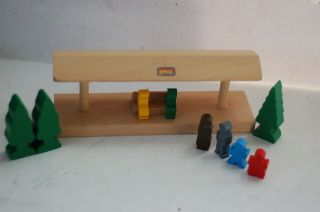 Brio All - Wooden Old - Fashioned Train Station With Bench,  Passengers,  & Trees