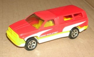 1/64 Scale Dodge Ram 1500 Pickup Truck With Bed Cargo Cap - Hot Wheels 19966 Red