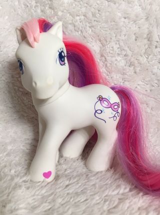 Vintage My Little Pony Frilly Frocks Mlp G3 Hasbro 2002 White Pink Magnet Hoof