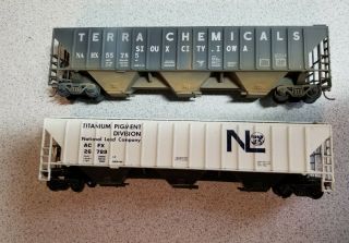 2 Pack Athearn Ho 54’ Ps Covered Hopper Terra Chemical & National Lead Weathered