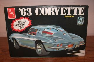Amt 1963 Corvette - Plastic Model Car Kit - 1/25 Scale -