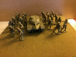 20 Airfix 1/32 Ww 2 British Paratroops With Green Battle Tank