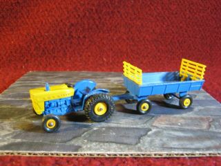 Vintage Lesney Matchbox No.  39 Ford Tractor Made In England Circa 1960s W/bonus
