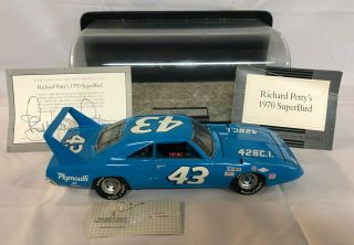 Richard Petty 1970 Superbird 43 Franklin 1:24 Diecast Car In Display Case