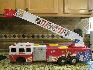 Lights & Sound Tonka Rescue Fire Truck 328 / Hook & Ladder / Hasbro Funrise