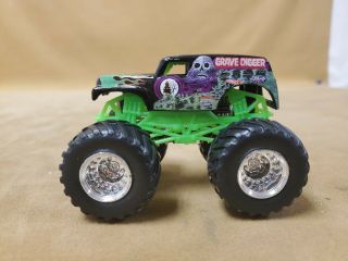 Hot Wheels Monster Jam 1:64 Scale Grave Digger 4 Time Champion Diecast Truck