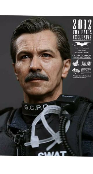 Hot Toys MMS182 The Dark Knight Lt.  Jim Gordon S.  W.  A.  T.  SUIT VERSION 1/6 2