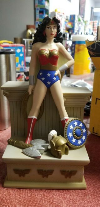 Vinyl Bank Wonder Woman Dc Comics S03 By M.  I.  I.