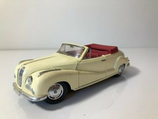 1/18 Scale Metal Die Cast Model Maisto 1955 Bmw 502 Convertible Yellow