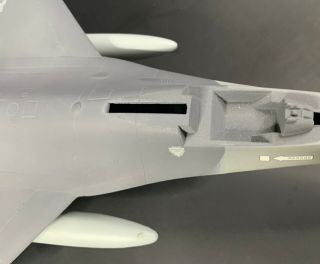 F - 16 FIGHTING FALCON FIGHTER DIECAST BANK 1/32ND SCALE (Liberty Classics) 2