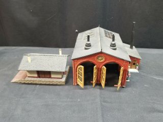 Built Vintage Ahm Ho Scale Engine House & Small Freight Building