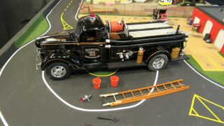 Dcp Hwy 61 1940 Ford Harley Davidson Fire Dept Project Truck 1:16/cl