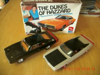 Built Dodge Charger Model Cars 1/25 (2) Dukes Of Hazzard Amt & 69 R/t Revell