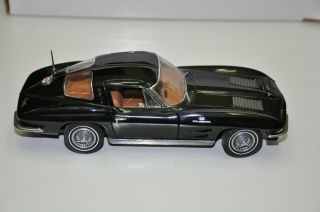 1963 Chevrolet Corvette Sting Ray Coupe Danbury 1:24 Black