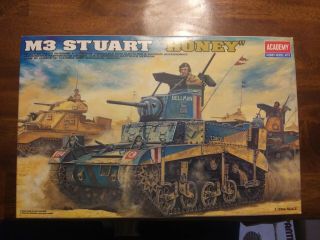 1/35 Academy M3 Stuart (honey)
