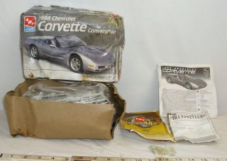 Amt 1998 Chevrolet Corvette Car Model Kit Boxed 1:25