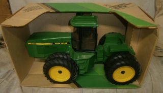 1:16 Green John Deere 4 Wheel Drive Tractor 8670 Ertl Boxed 4wd
