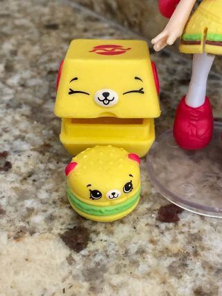 SHOPKINS HAPPY PLACES CHELSEA CHEESEBURGER DOLL COMPLETE w STAND & ACCESSORIES 3