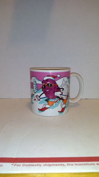 1988 The California Raisins Coffee Mug Christmas Skiing Vintage Cup Holiday