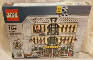 Think Christmas Lego Creator Grand Emporium 10211 Retired Modular &