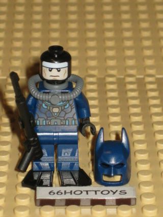 LEGO DC Comics Heroes 76010 Batman Blue Scuba Suit MiniFigure 2