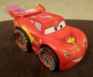2010 Fisher Price Disney Pixar Cars 2 Shake N Go Racer 95 Lightning Mcqueen 5.  5 "