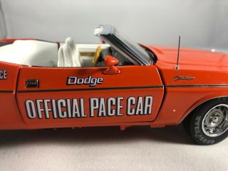 FRANKLIN Diecast 1:24 1971 Dodge Challenger Indy 500 Pace Car - B11E838 2