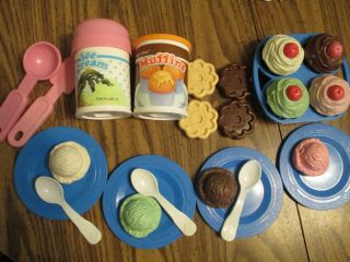 Vintage Fisher Price Fun With Food Cupcakes Cookies & Ice Cream Dessert Set