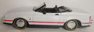 Johnny Lightning Classic Gold 1992 Cadillac Allante White 2019 Loose