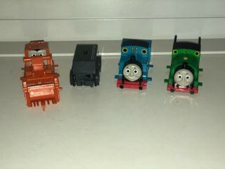 Tomy - Thomas And Friends Big Loader Motorized Chassis With 3 Covers