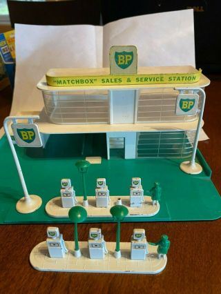 Matchbox Bp Sales & Service Station And Accessories