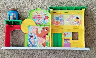Playskool Friends Sesame Street Discover ABCs with Elmo Playset - 26 Letters 2