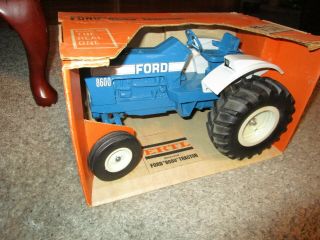 Ford Holland Farm Toy 8600 Tractor Vehicle Nib