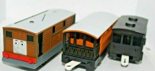 Thomas Train Trackmaster Motorized Toby With Passenger Car And Caboose