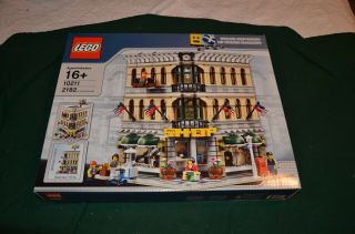 Lego Creator Grand Emporium (10211) Factory Retired Modular Set
