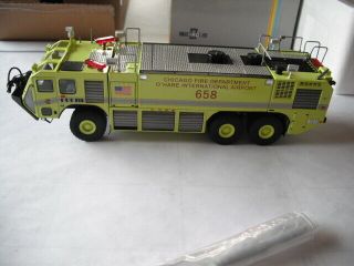 TWH OSHKOSH STRIKER 3000 CHICAGO FIRE DEPARTMENT O ' HARE 658 DIE CAST 1/50 SCALE 2