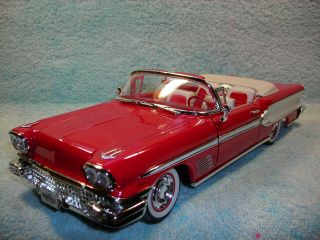 1/18 Scale Diecast 1958 Pontiac Bonneville Cabriolet In Red/white By Yat - Ming.