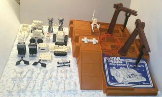 2 Vintage Star Wars Droid Factory Playset N0.  39150 Kenner R2 D2 Figure 1977 - 78