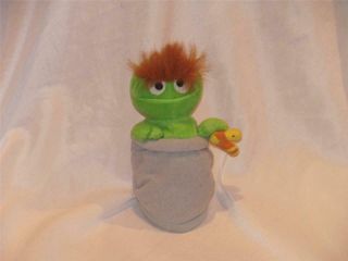 Small Plush Oscar The Grouch In Trash Can Holding Worm Sesame Street Stuffed Toy
