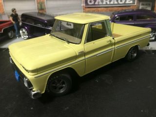 Scale Model 1:18 Chevrolet C - 10 Fleetside Pickup Truck Yellow 1965 Customized