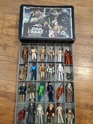 1977 Vintage Star Wars Vinyl Case W/24 Figures