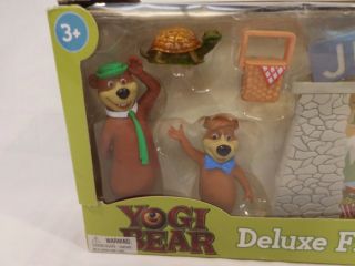 Yogi Bear Jellystone Park Deluxe Figure Set Bonus DVD 3 Episodes Shippi 2