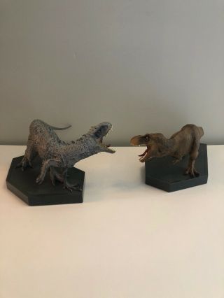 Jurassic World T - Rex Indominus Rex Statues