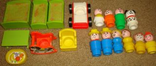 Vintage Fisher Price Little People Family Mom Dad Baby Dog Kids Beds Table Car R
