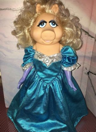1989 Miss Piggy Fantasy Dress Up Doll Muppets Princess Blue Metallic Dress X