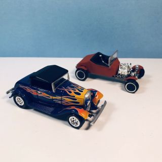 Johnny Lightning Hot Rods,  Coupe & Roadster 1:64 Diorama Diecast
