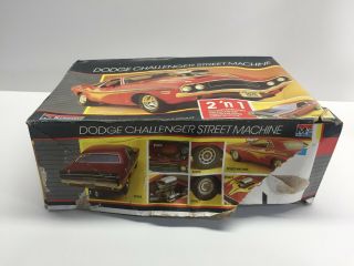 Monogram 1:24 Scale 1970 Dodge Challenger Street Machine 2 ' n1 Model Kit No Res 2