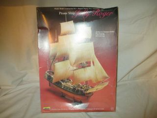 Vintage Ship Model Jolly Roger Pirate Ship Plastic Model Kit Lindberg