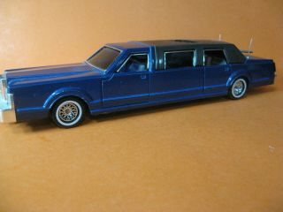 Majorette Lincoln Town Car Limousine Car 1:32 Scale Diecast - Blue - Loose